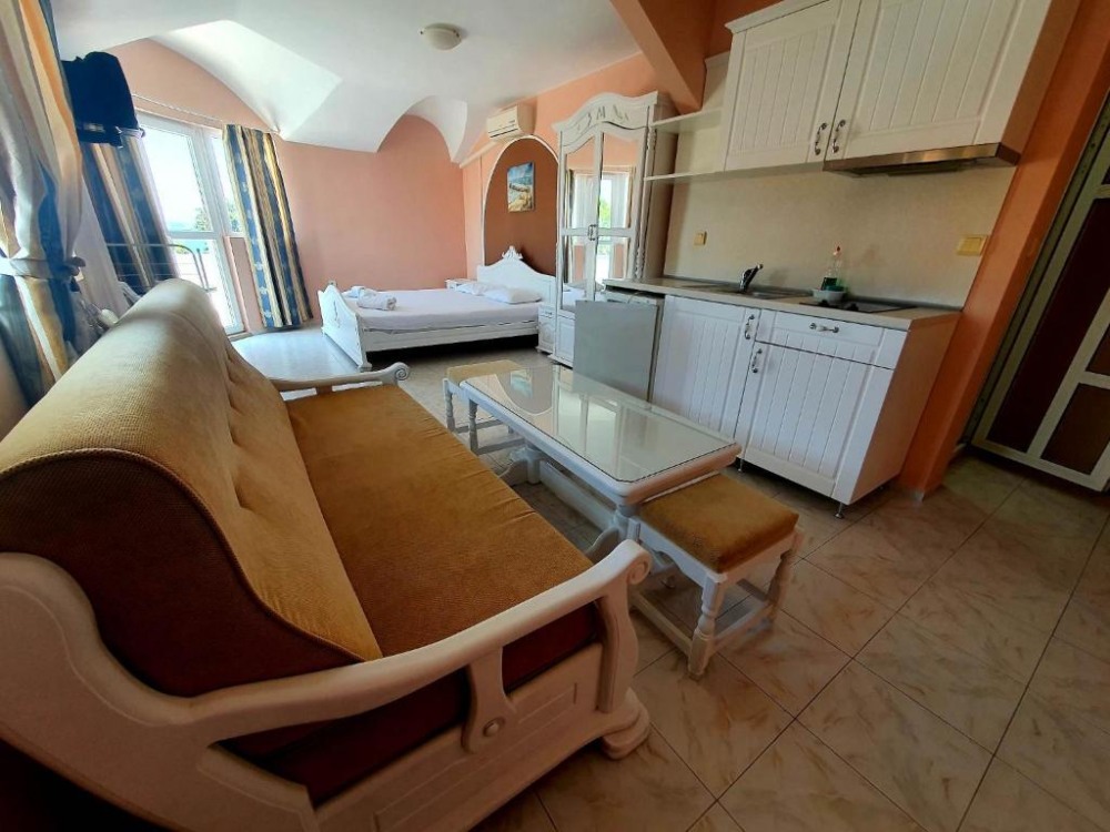 Парос 2 2, Поморие, България