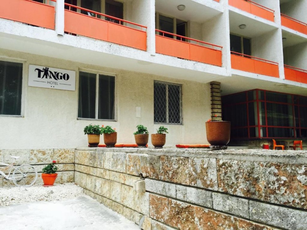 Танго 2, Чайка, България