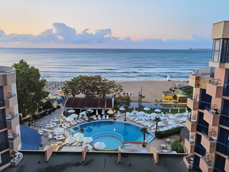 Зенит 4, Слънчев Бряг, България